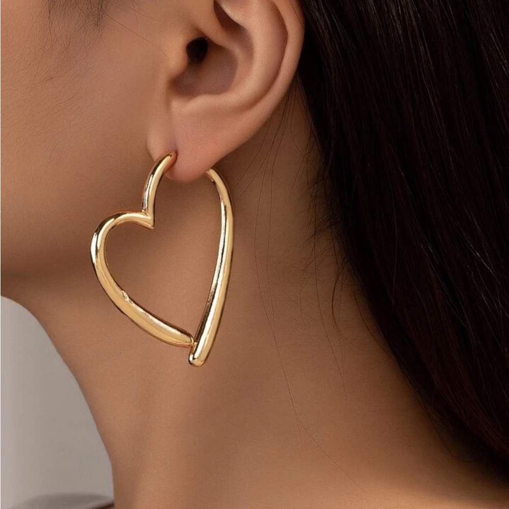 ✨ Gold Heart Hoop Earrings